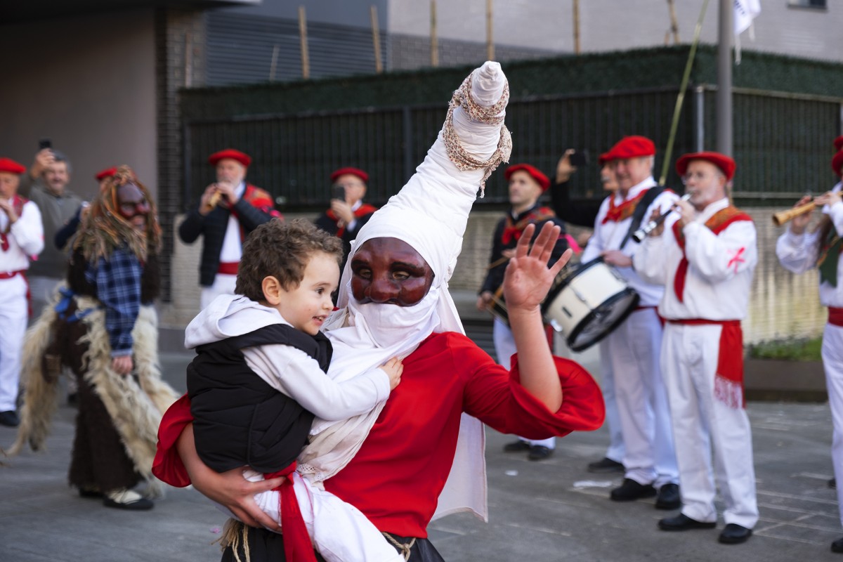 [Argazki-galeria] Ihoteak: Kuestazioa, auzo eta auzotarren altxorra 